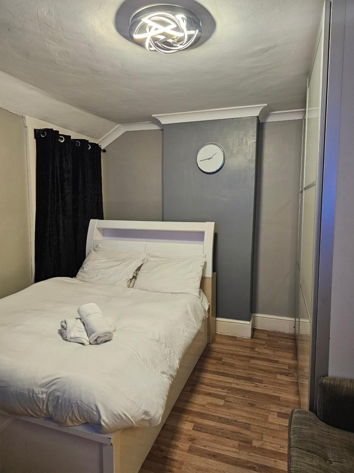 Umbrella Properties London Excel Exteriör bild